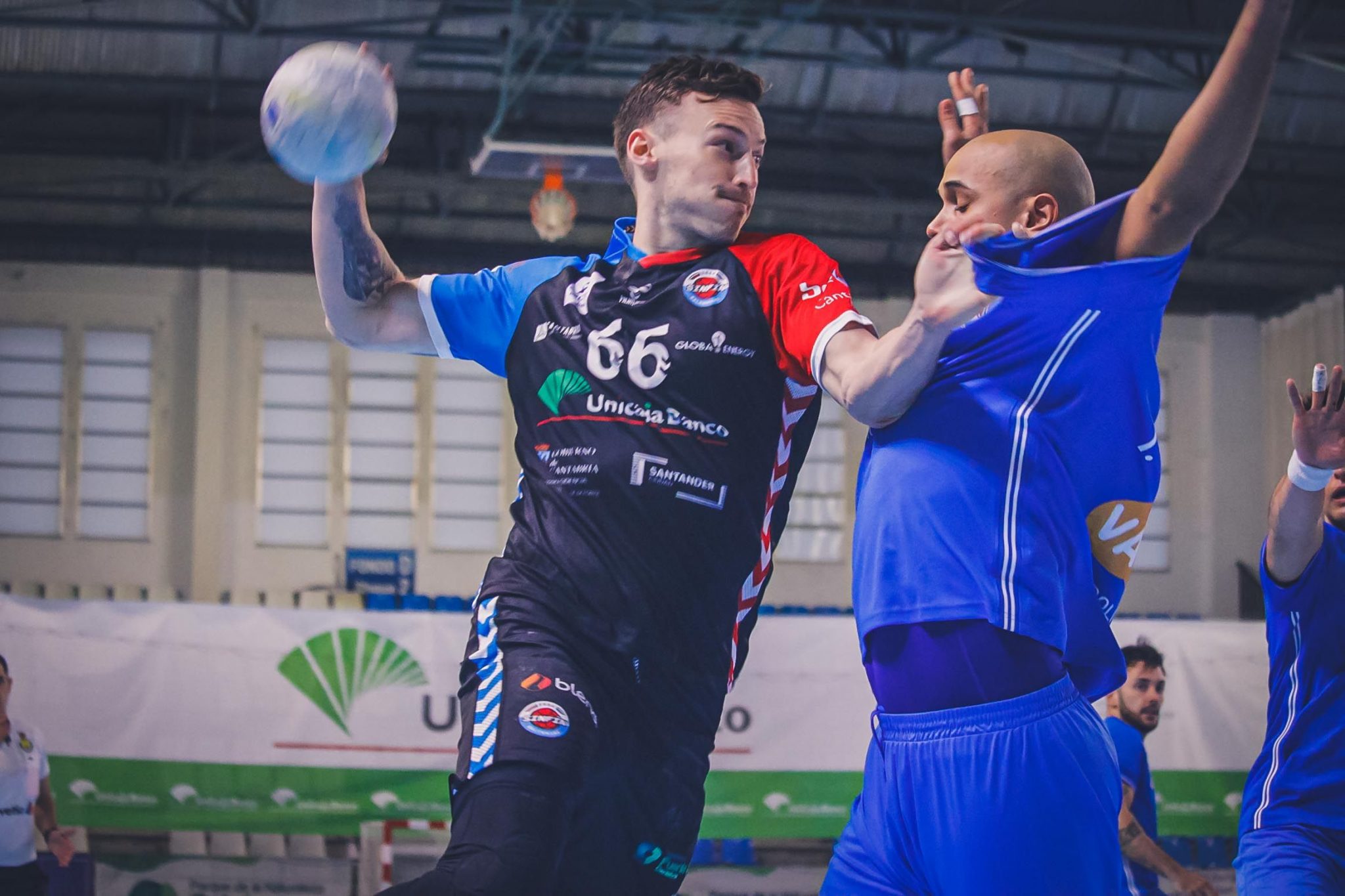 La Albericia vive un empate que sabe a poco - Balonmano Sinfin Cantabria
